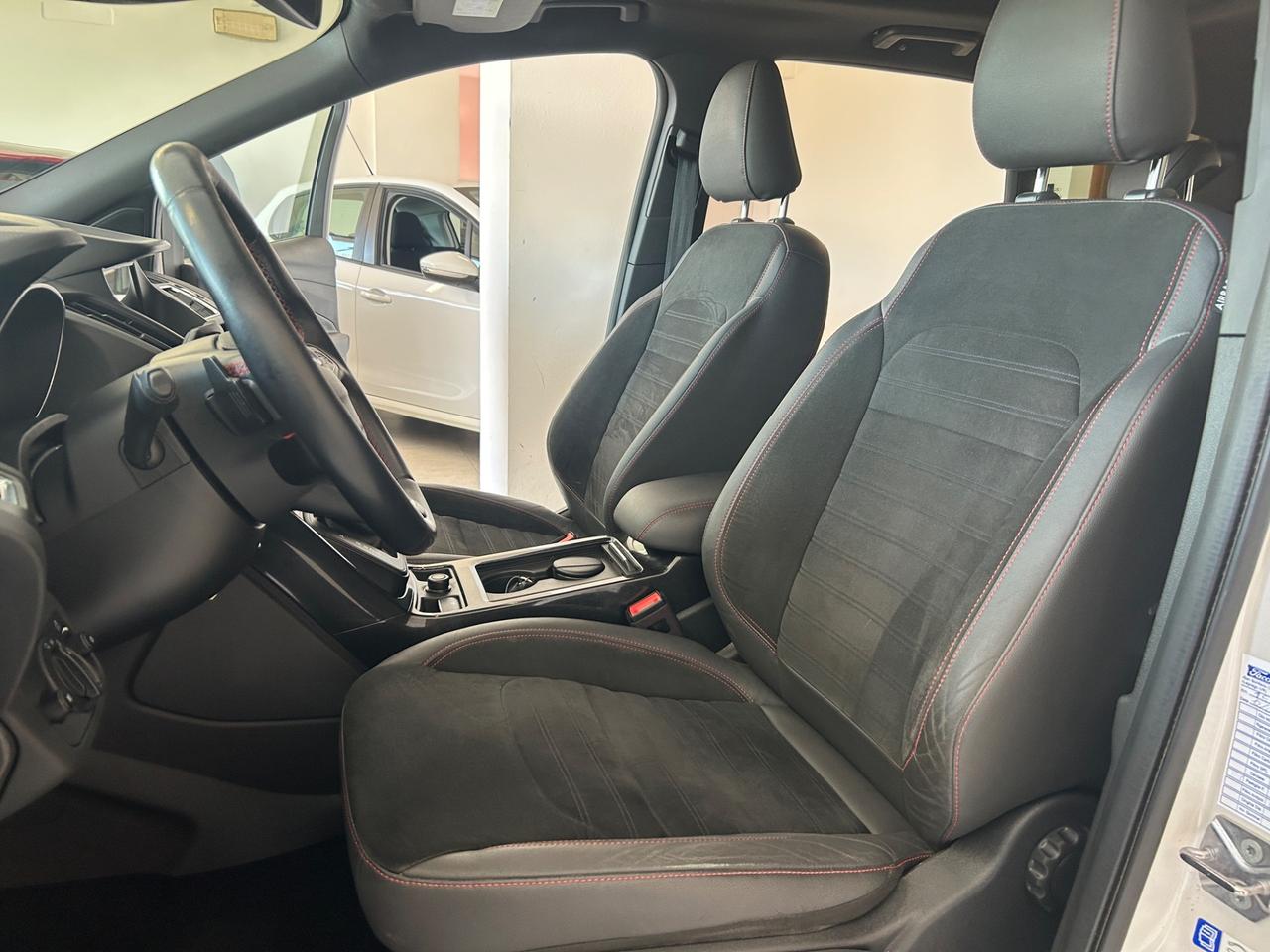 Ford Kuga 2.0 TDCI 180 CV 4WD Powershift ST-Line