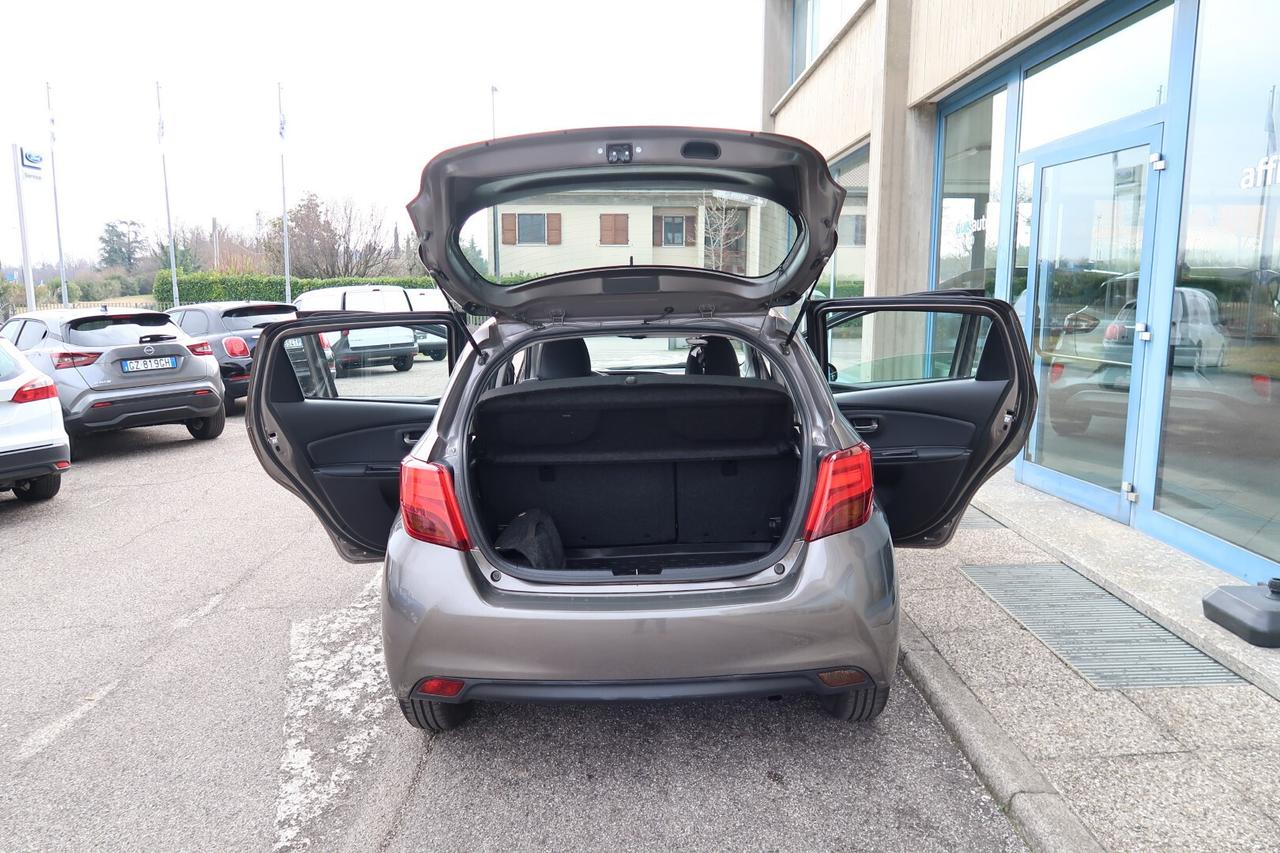 Toyota Yaris 1.3 5 porte Lounge Automatica