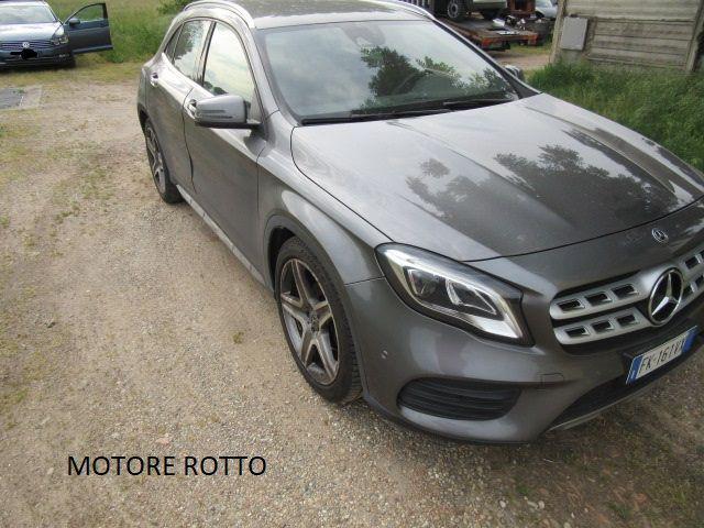 MERCEDES-BENZ GLA 180 Premium