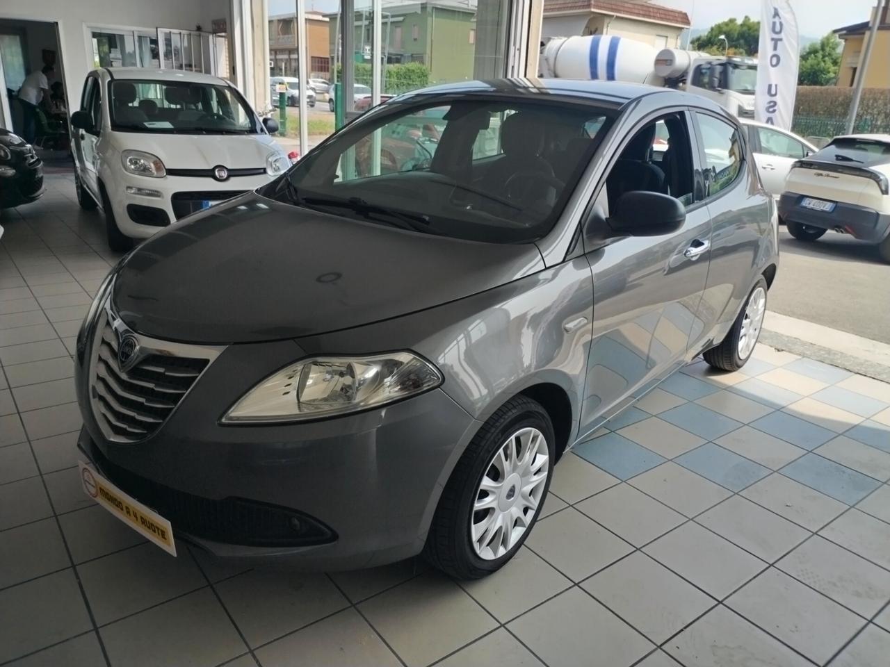 Lancia Ypsilon 1.2 69 CV 5 porte Silver