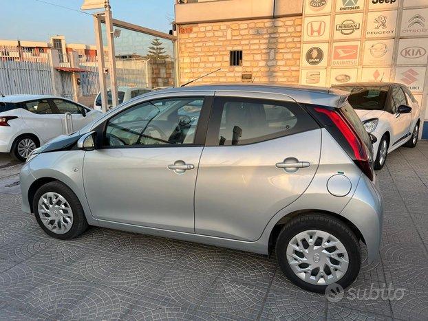 Toyota Aygo Connect 1.0 VVT-i 72CV 5 porte x-busin