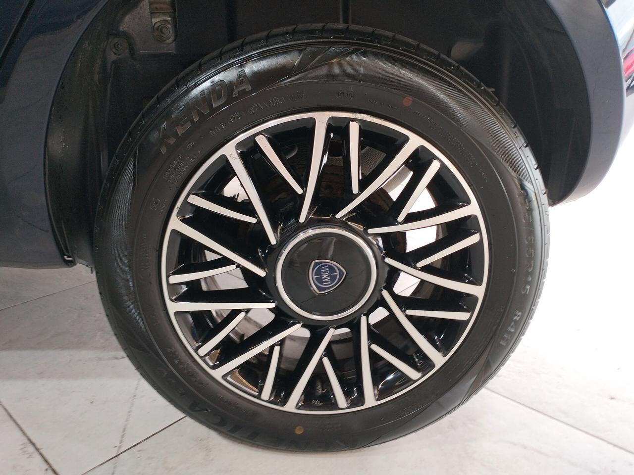 Lancia Ypsilon 0.9 TwinAir 5 porte Metano Ecochic Platinum