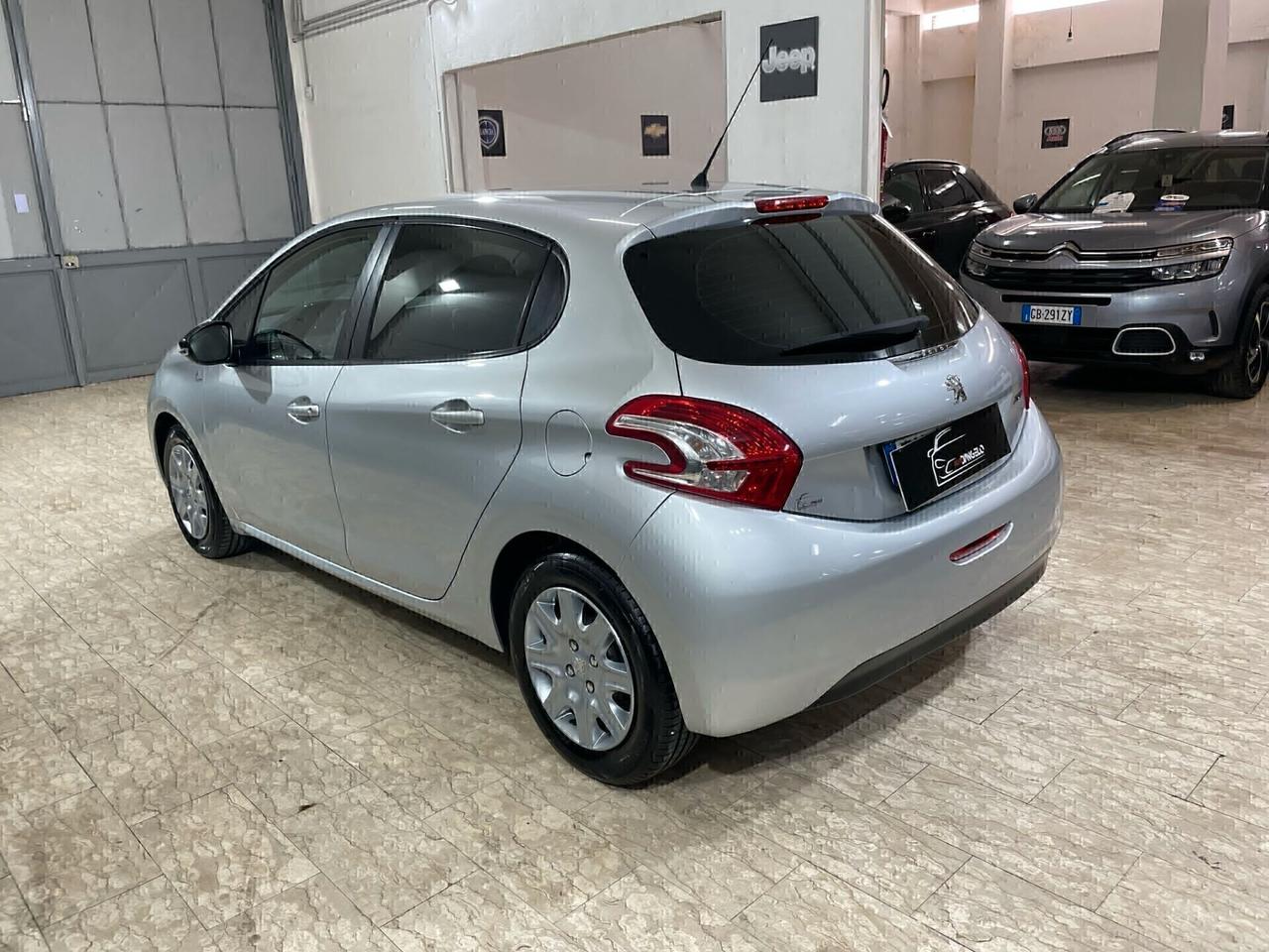 Peugeot 208 1.4 HDi 68 CV 5 porte Allure
