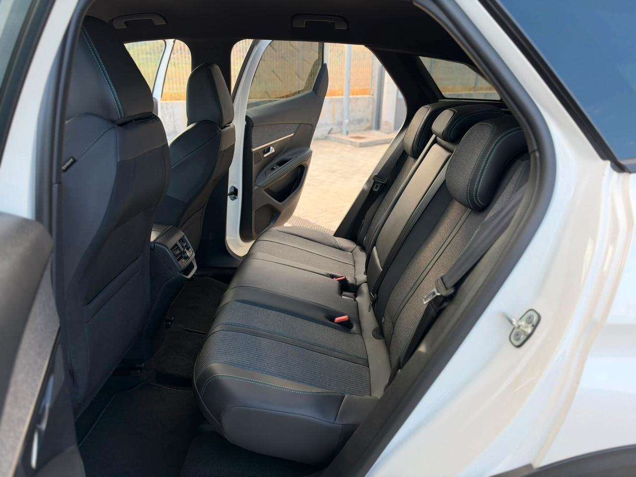 PEUGEOT 3008 1.5 HDI 130CV ALLURE 2023