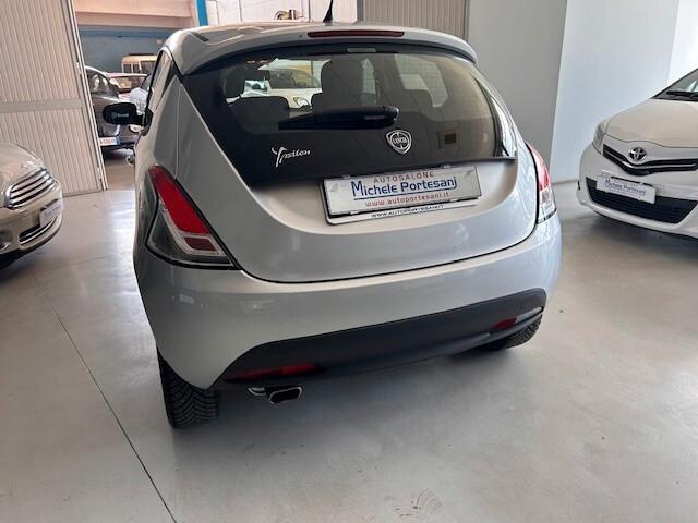 Lancia Ypsilon 1.2 69 CV 5 porte GPL Ecochic Silver