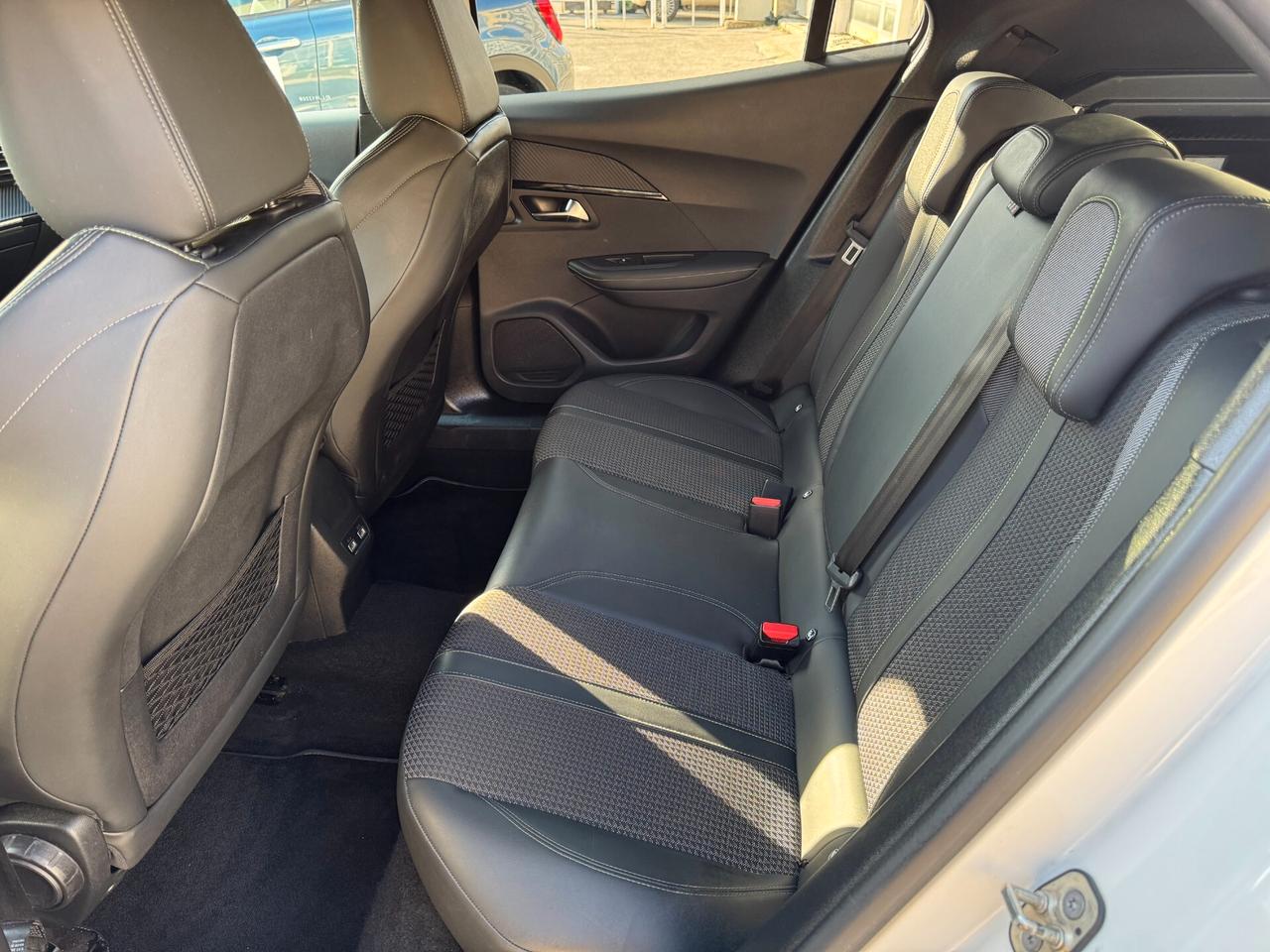 99000km Peugeot 2008 BlueHDi 130 EAT8 GT Line 2020