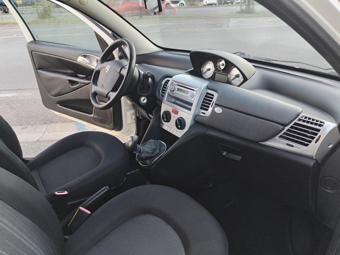 Lancia Ypsilon 1.2 Fire Unyca 76000km 4/2012 euro 5 consegna con tagliando e distribuzione