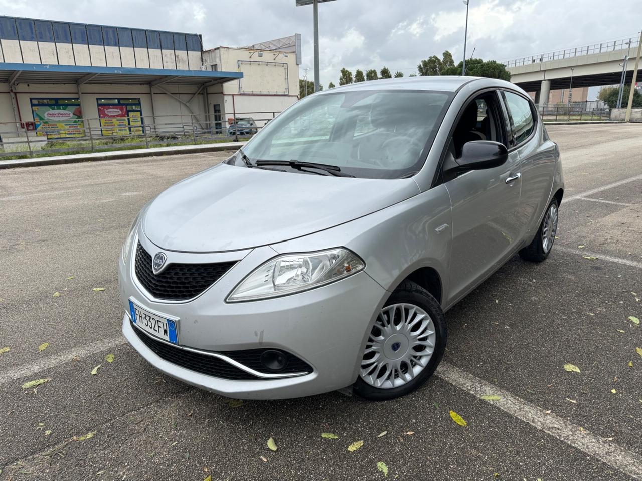 Lancia Ypsilon 1.2 69 CV 5 porte GPL Ecochic Silver