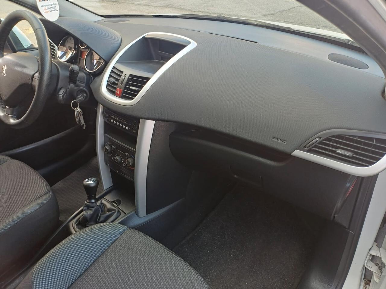 Peugeot 207 1.4 8V 5p POCHI KM - 2012