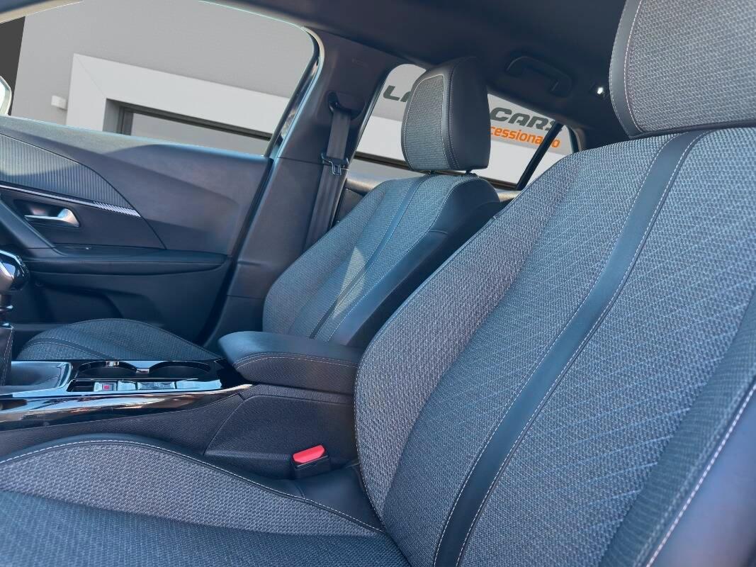Peugeot 2008 1.2 puretech Allure s&s 100cv con CarPlay
