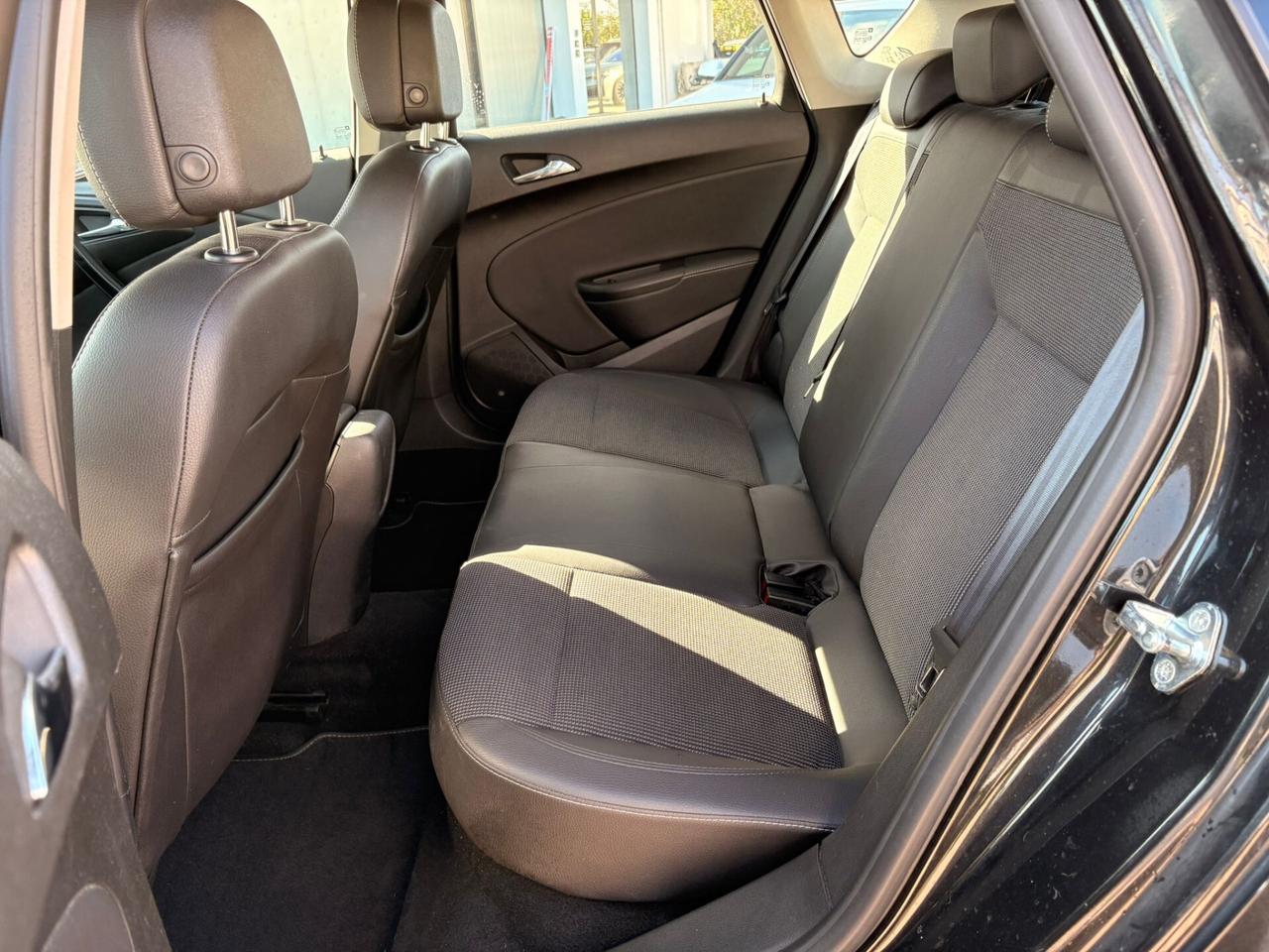 Opel Astra 1.6 CDTI EcoFLEX SeS 5P Cosmo