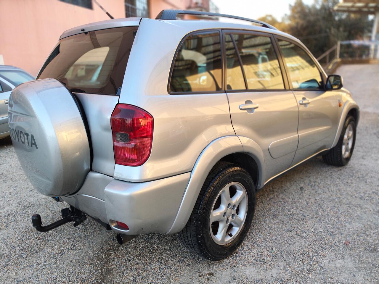 Toyota RAV 4 2.0 Tdi D-4D 5p Sol + Gancio