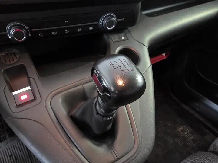 Citroen Berlingo 130cv Furgone 3 posti €6D, da rivedere