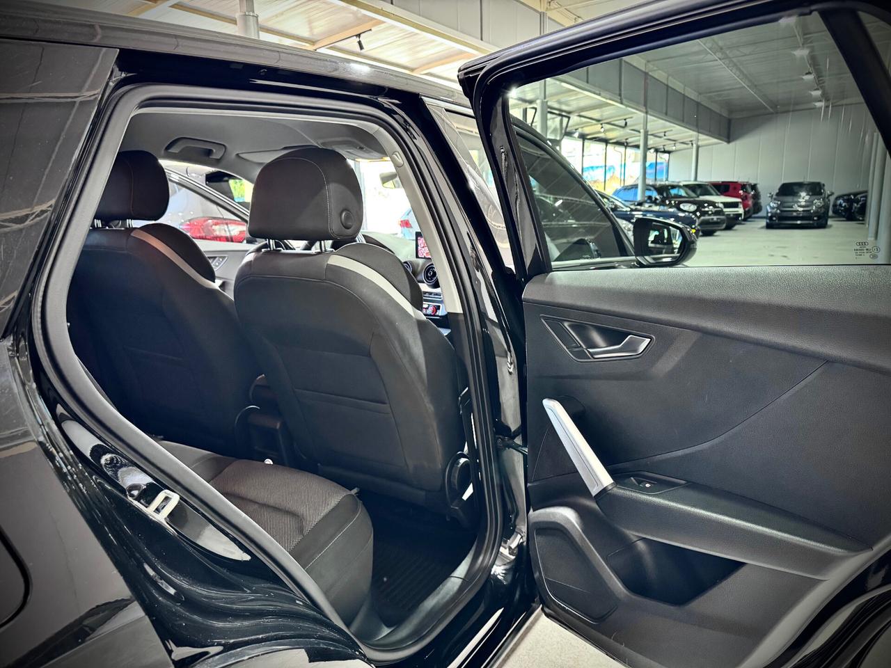 Audi Q2 1.6 TDI 116CV Identity Black