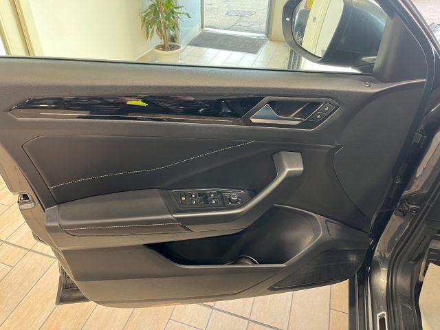 VOLKSWAGEN T-Roc 2.0 TDI SCR 150 CV DSG R-Line