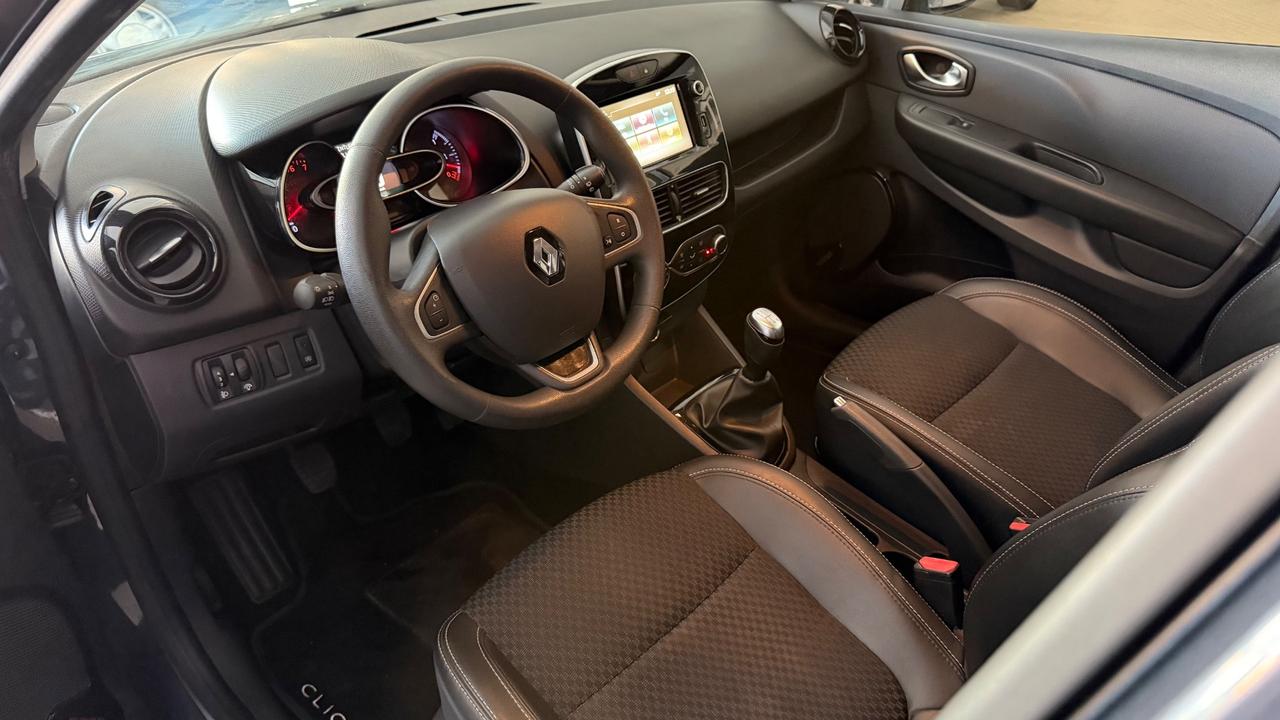 Renault Clio TCe 12V 90 CV Moschino Intens