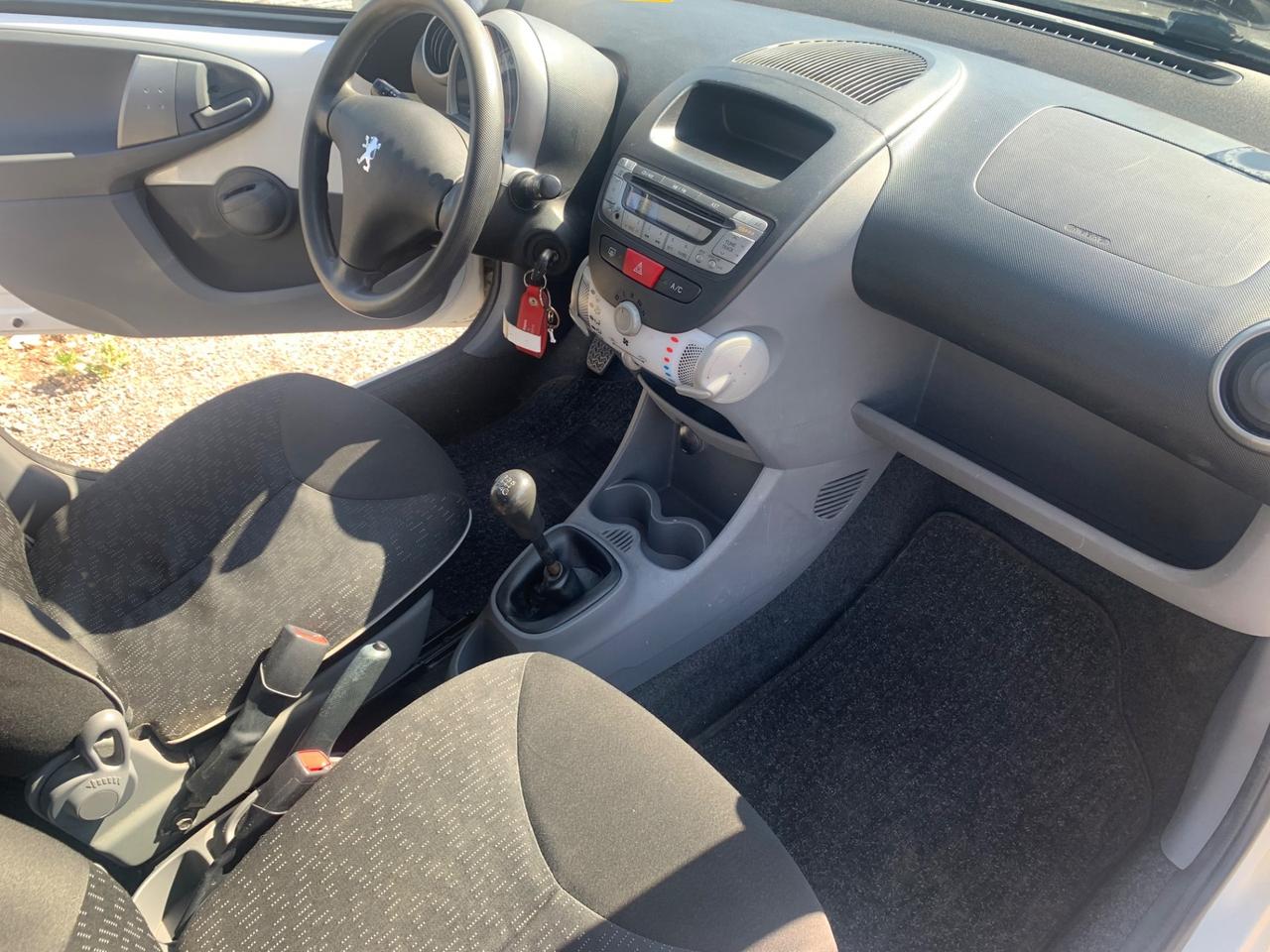 Peugeot 107 1.0 68cv 5p - 2011