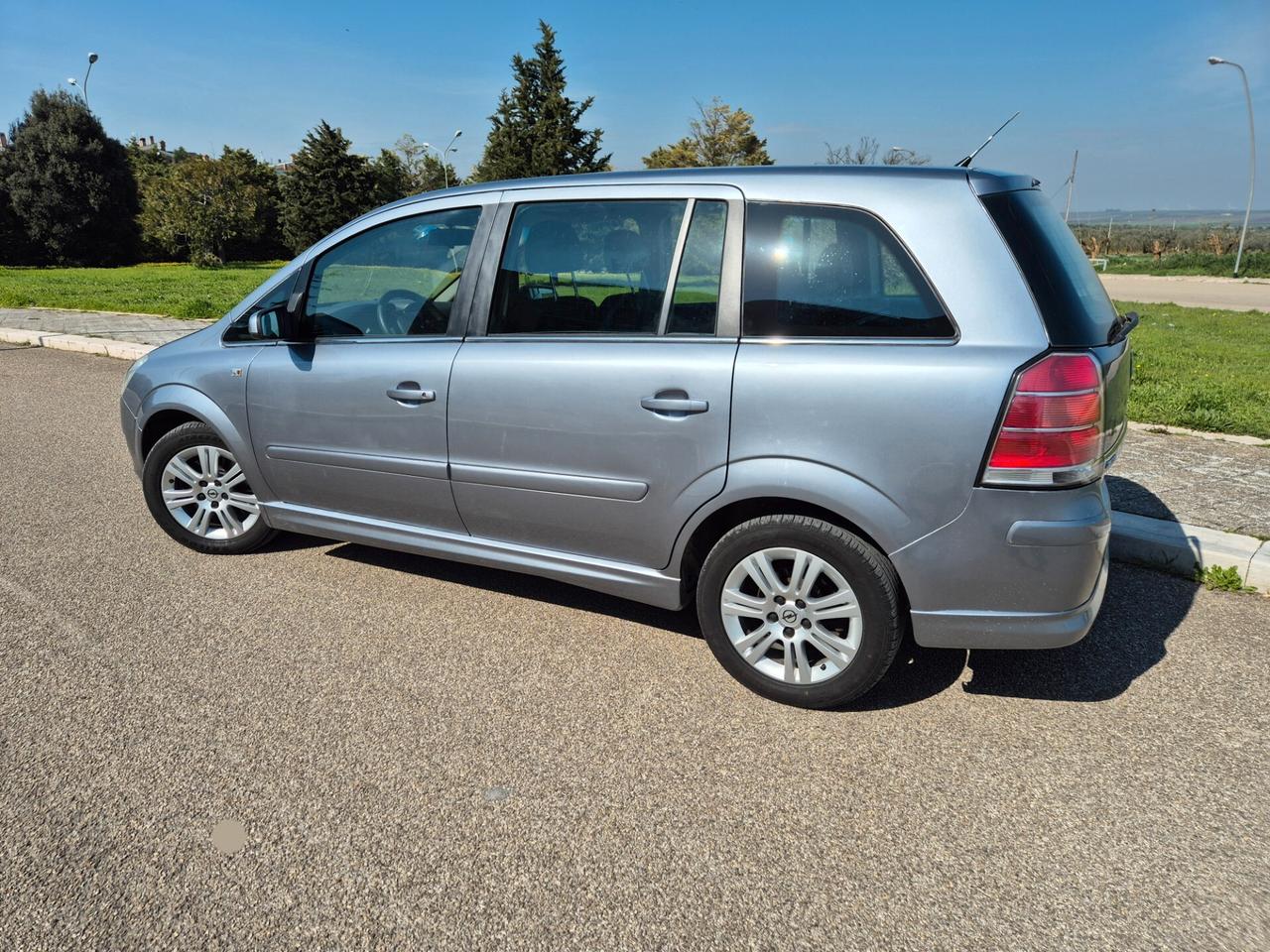 Opel Zafira 1.6 metano 7 posti 2010