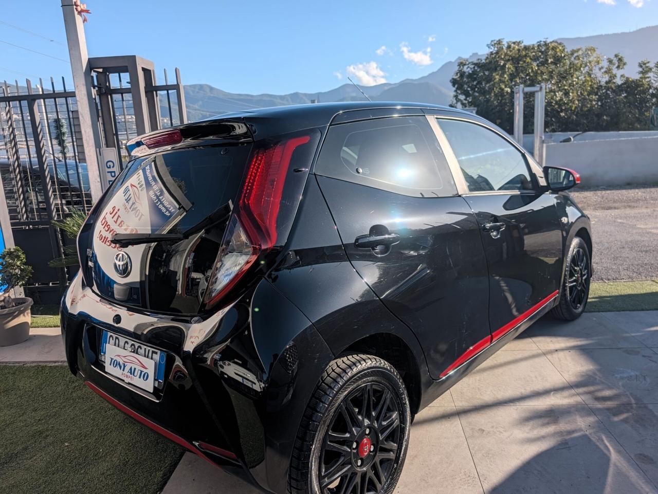 Toyota Aygo Connect 1.0 VVT-i 72 CV 5 porte x-play CAMERA+NAVI