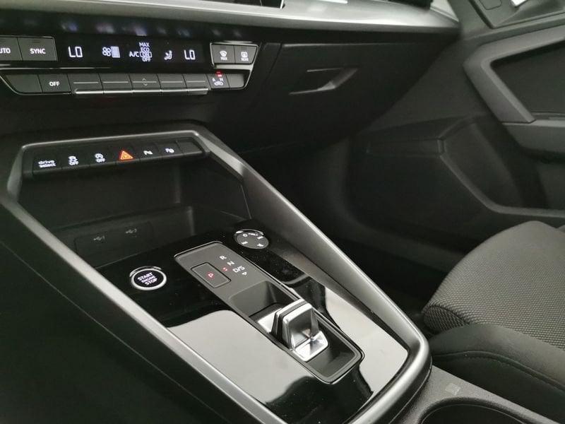 Audi A3 Sedan 35 2.0 tdi S line edition s-tronic