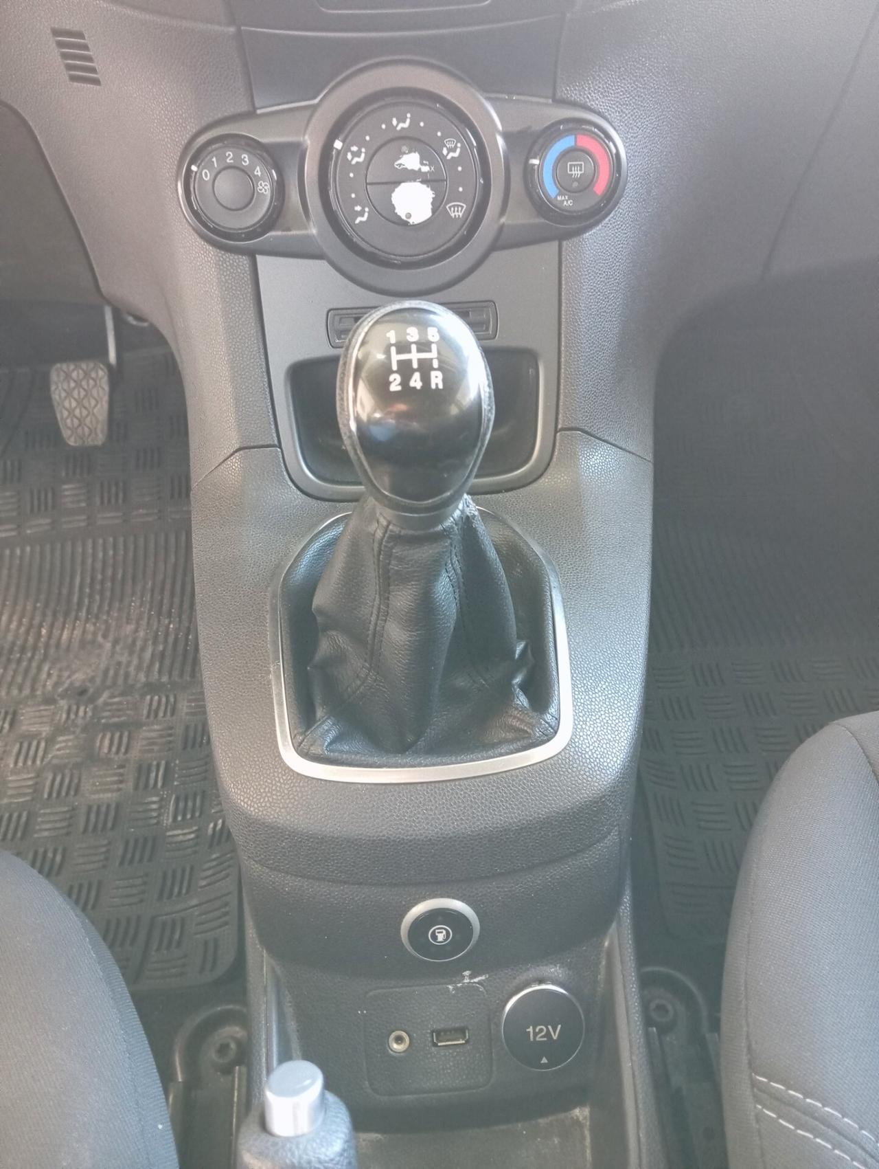 Ford Fiesta 1.4 Benz/GPL 2015 CON GARANZIA