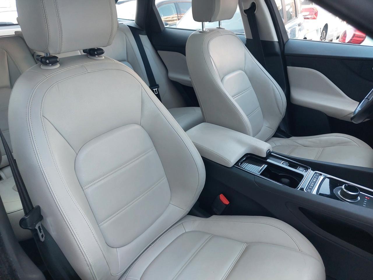 Jaguar F-Pace 2.0 D 180 CV AWD Prestige