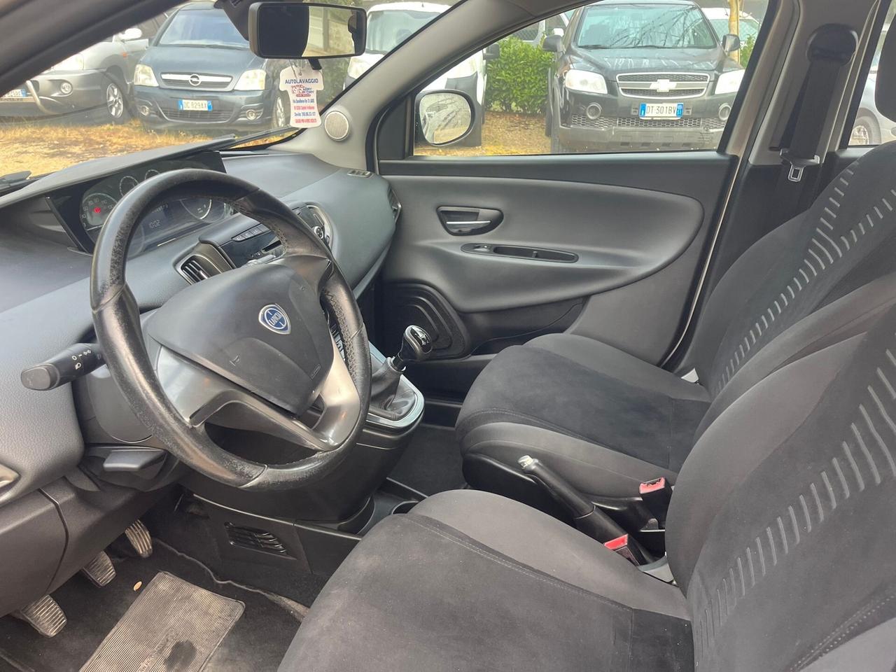 Lancia Ypsilon 1.3 Diesel - Neopatentati