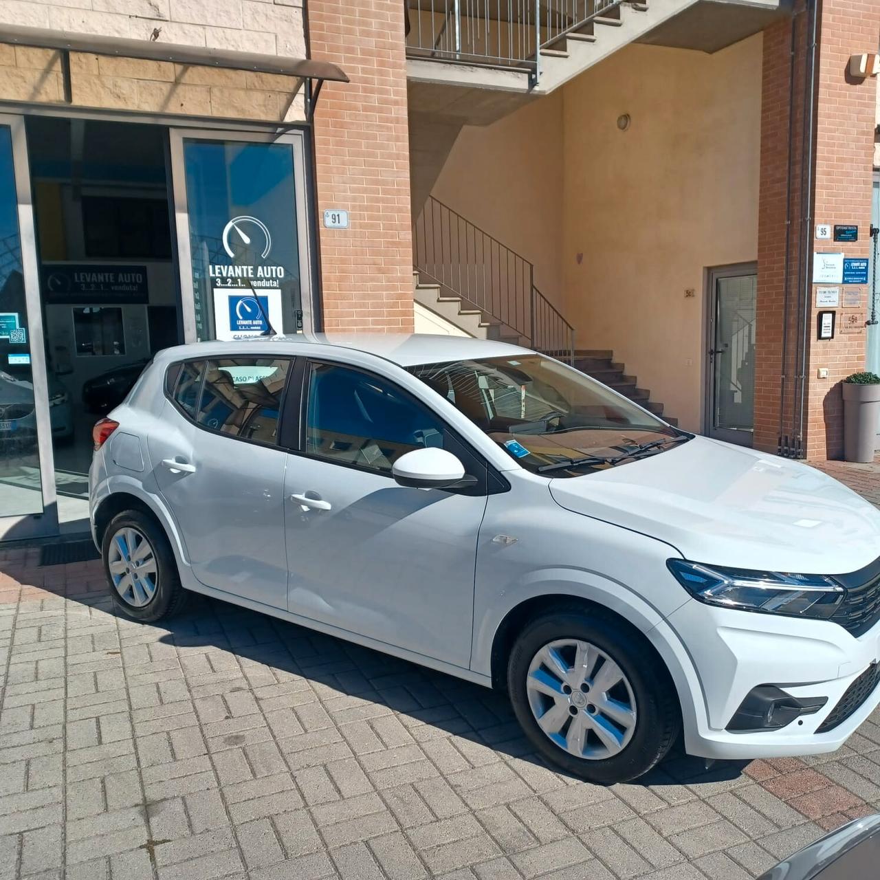 46.883KM COME NUOVA SANDERO 1.0 NEOPATENTATI