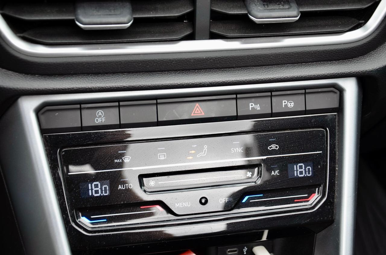 VOLKSWAGEN T-ROC 1.0 TSI STYLE 110cv, UNICOPROP, UFF ITALIANA, EURO 6D, FARI IQ LED, APPLE ANDROID, PERMUTE