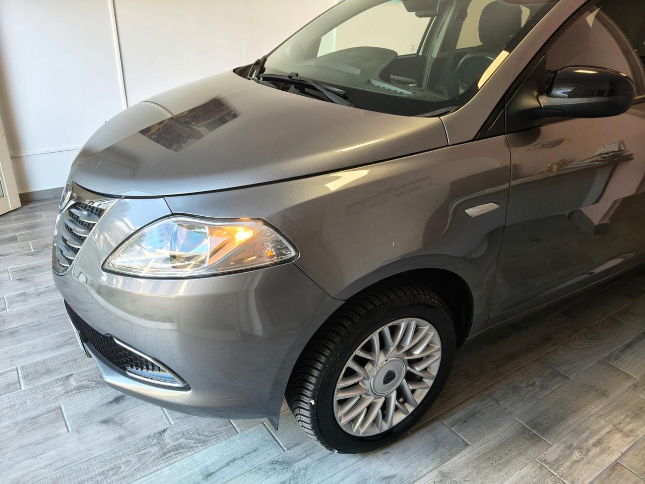 Lancia Ypsilon 5 porte Metano Ecochic Gold