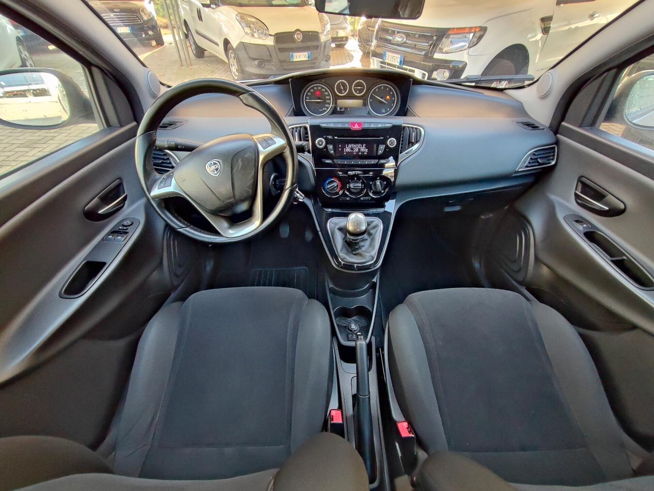 Lancia Ypsilon con 26 Euro 450 km