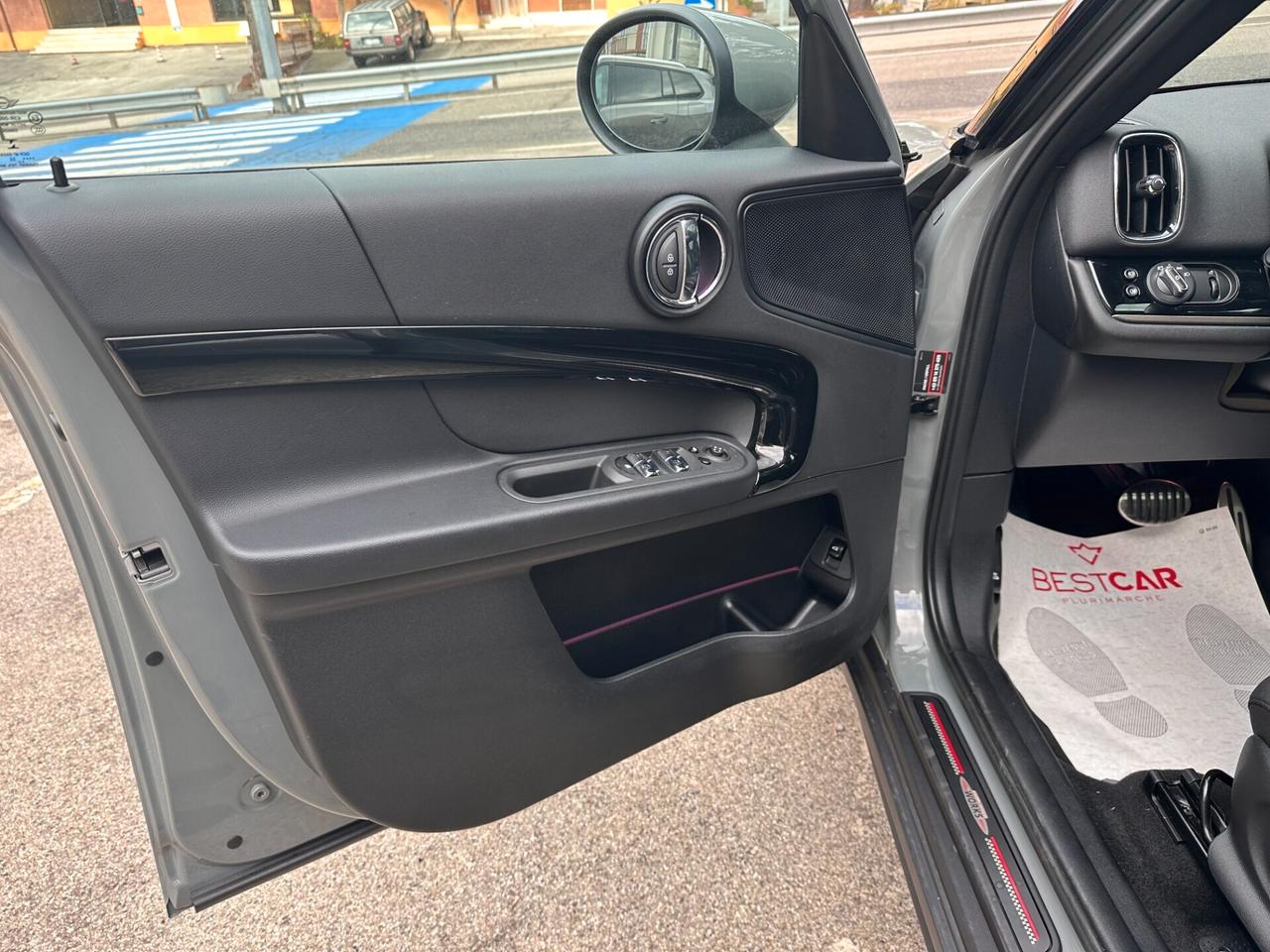 Mini Countryman COOPER D AUTOMATIC _ JOHN COOPER WORKS_PANORAMA_R18_BLACK PAKET