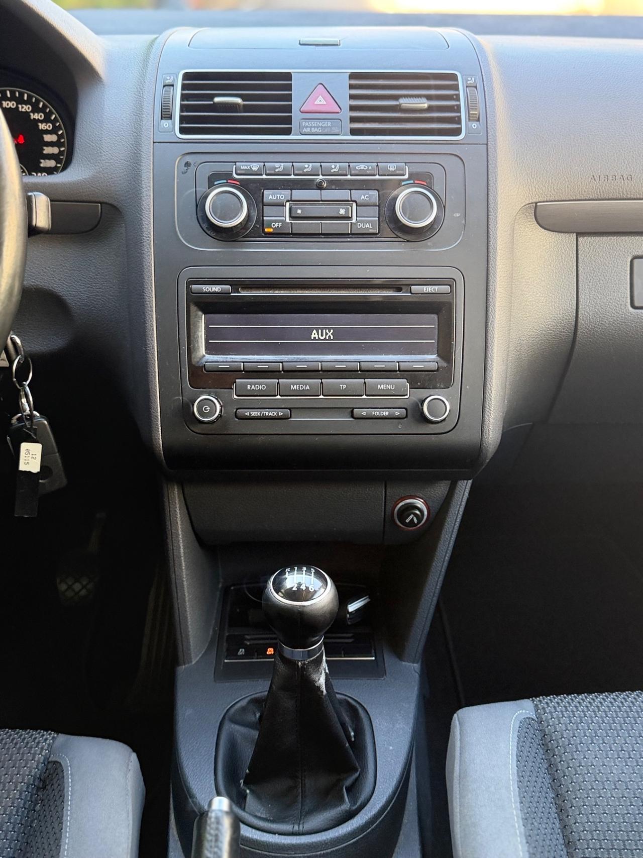 Volkswagen Touran 1.6 TDI 105cv 7 POSTI