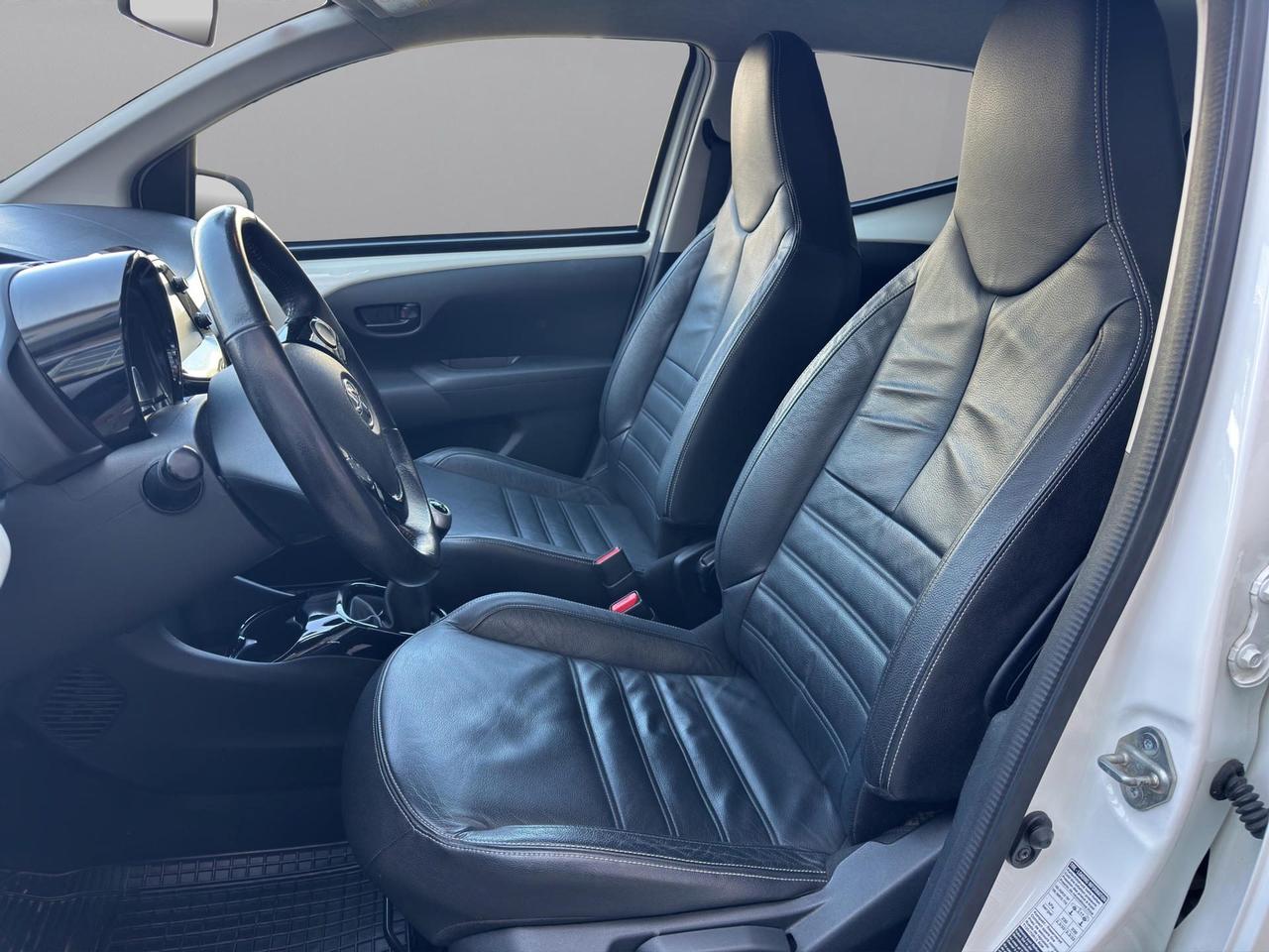 Toyota Aygo 5p 1.0 x-play my15