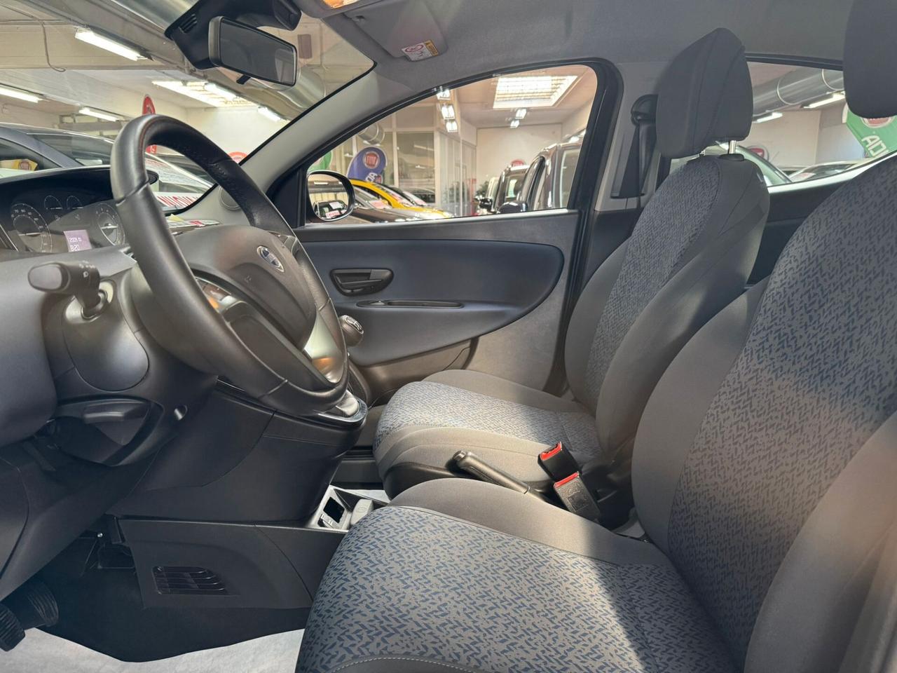 Lancia Ypsilon 1.0 FireFly 5 porte S&S Hybrid Gold