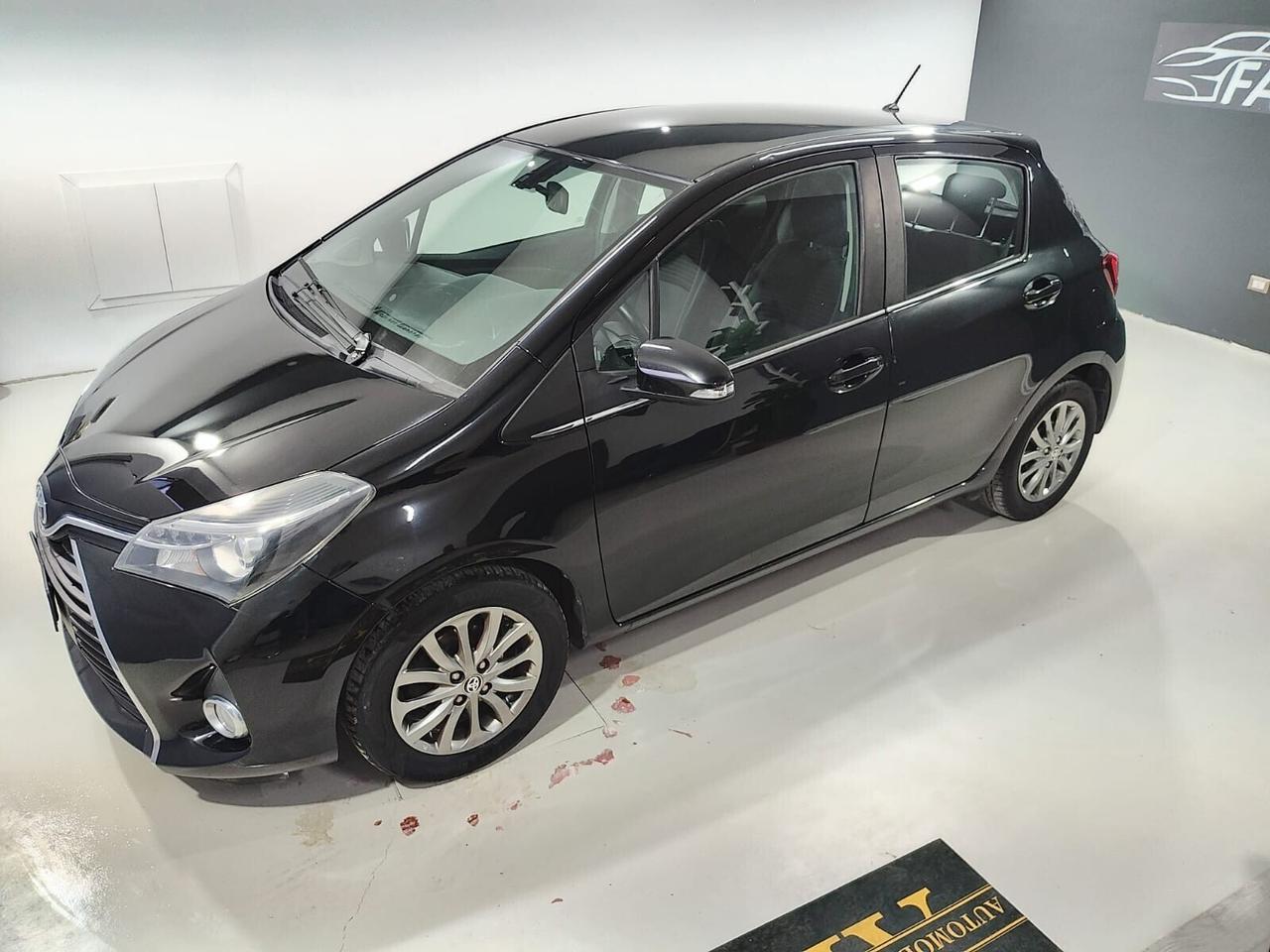 Toyota Yaris 1.0 5 porte Lounge full