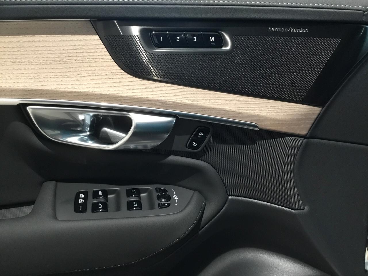 Volvo XC 90 T8 AWD automatico 7 posti PLUS DARK