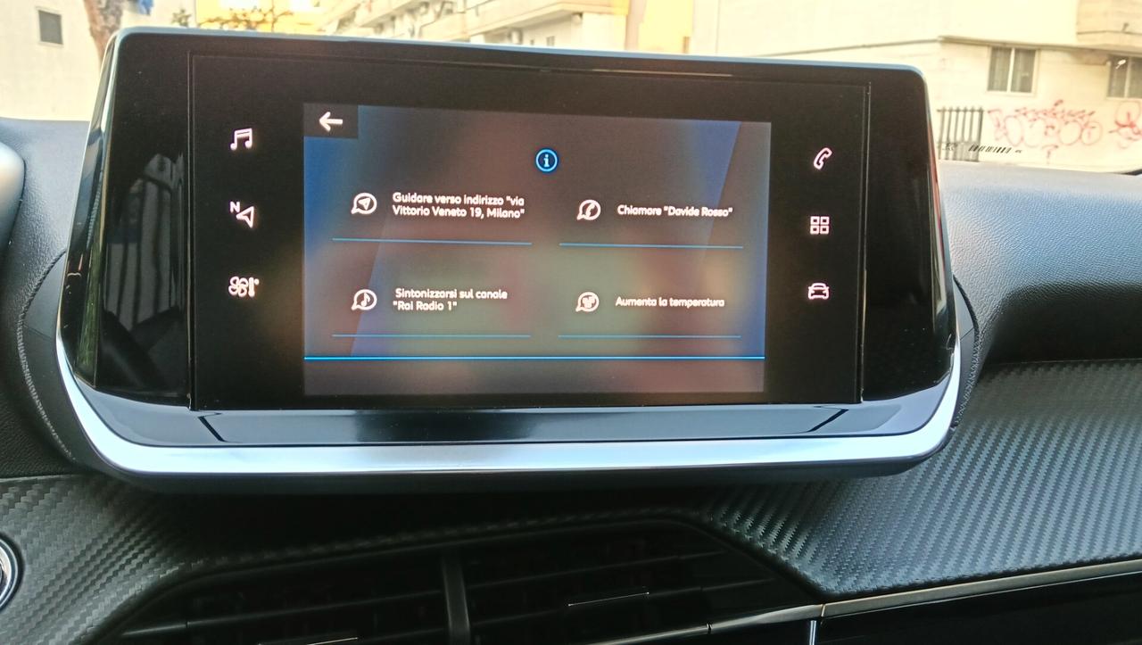 PEUGEOT 2008 1.2 BENZ-RETROC-NAVI