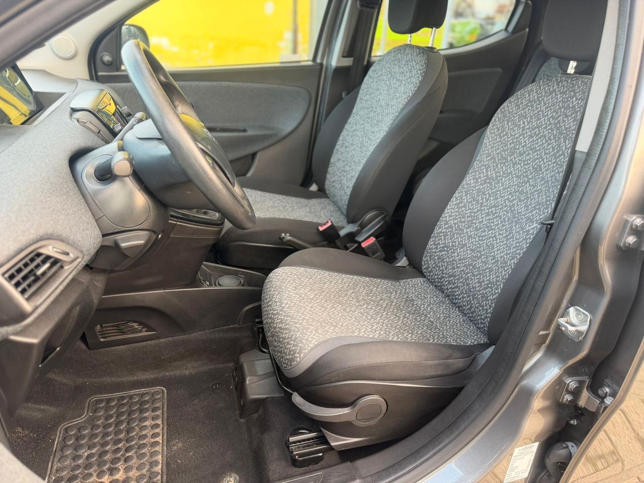 Lancia Ypsilon 1.2 69 CV 5 porte Platinum OTTIMA PER NEOPATENTATI