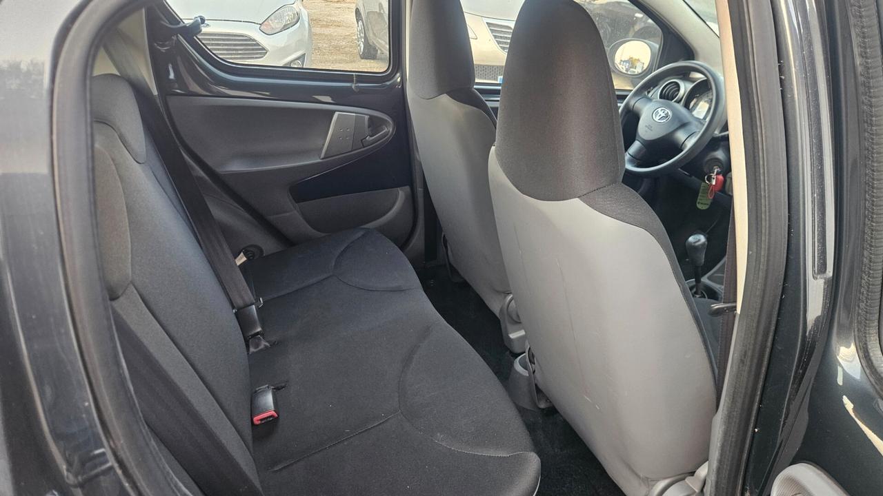 Toyota Aygo 1.0 12V VVT-i 5 porte Sol Red Edition