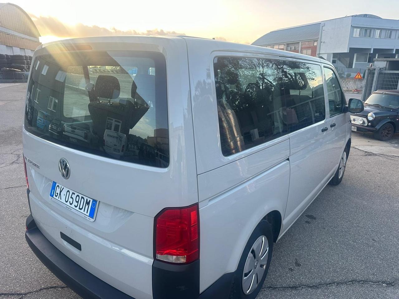 Volkswagen Transporter 9 posti aziendale