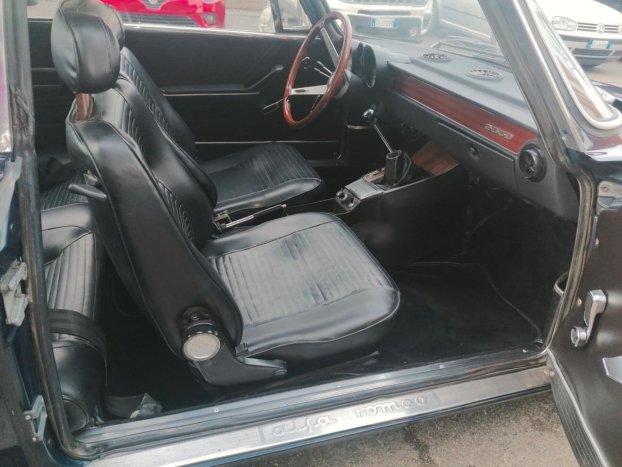 Alfa Romeo GT 2000