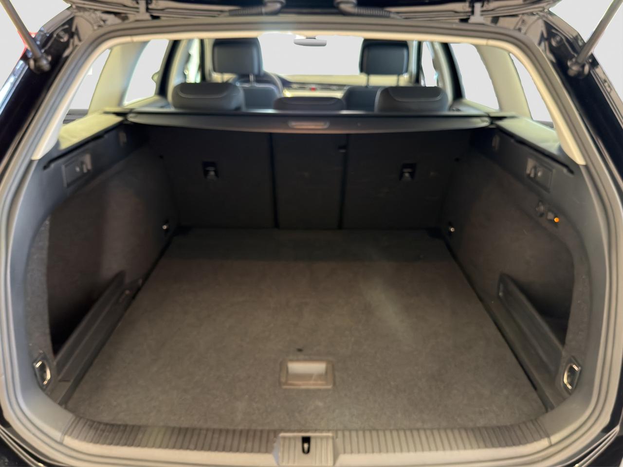VOLKSWAGEN Passat 8 serie Passat Variant 2.0 TDI SCR EVO DSG Business BMT