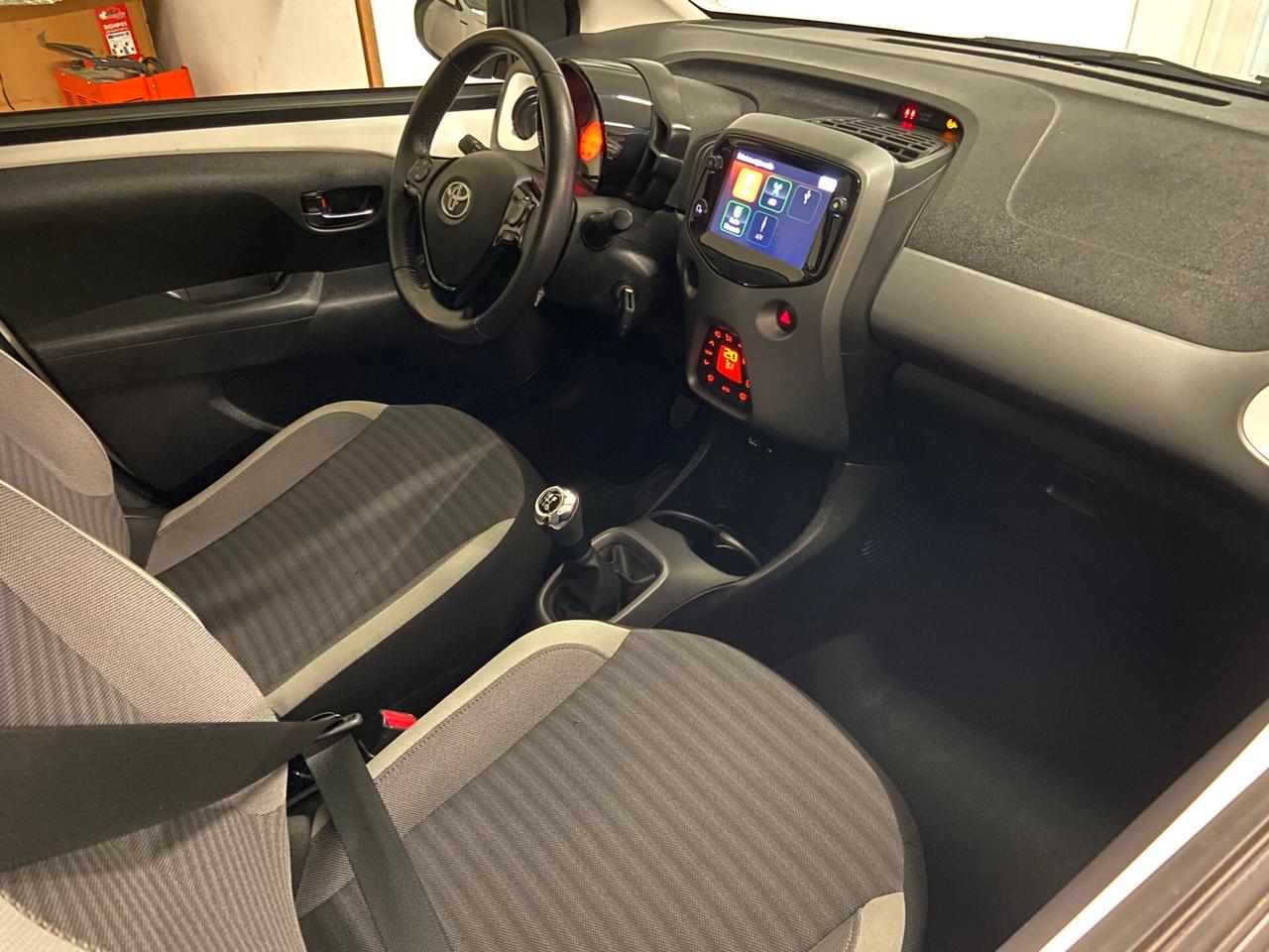 Toyota Aygo 1.0 VVT-i 72 CV 5 porte x-cite