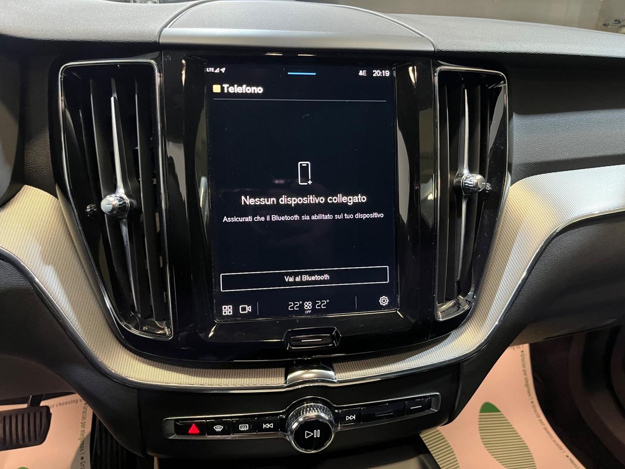Volvo XC60 B4 (d) AWD automatico Ultimate Dark