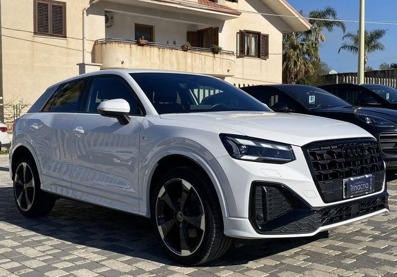 Audi Q2 S Line interno ed esterno 2.0 TDI 150CV s-tronic 35