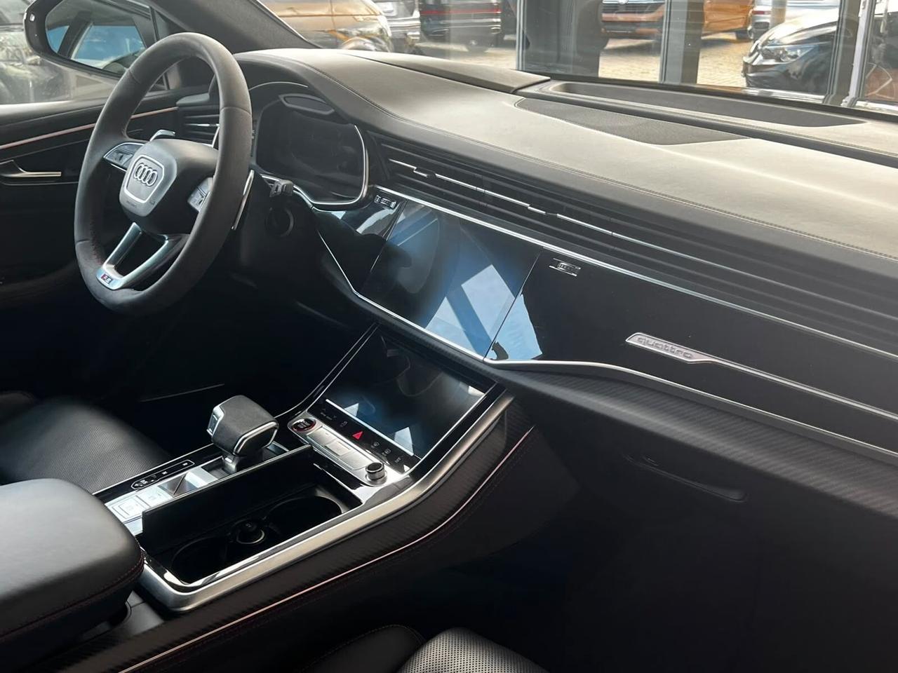 Audi Q8 RS TFSI V8 quattro tiptronic