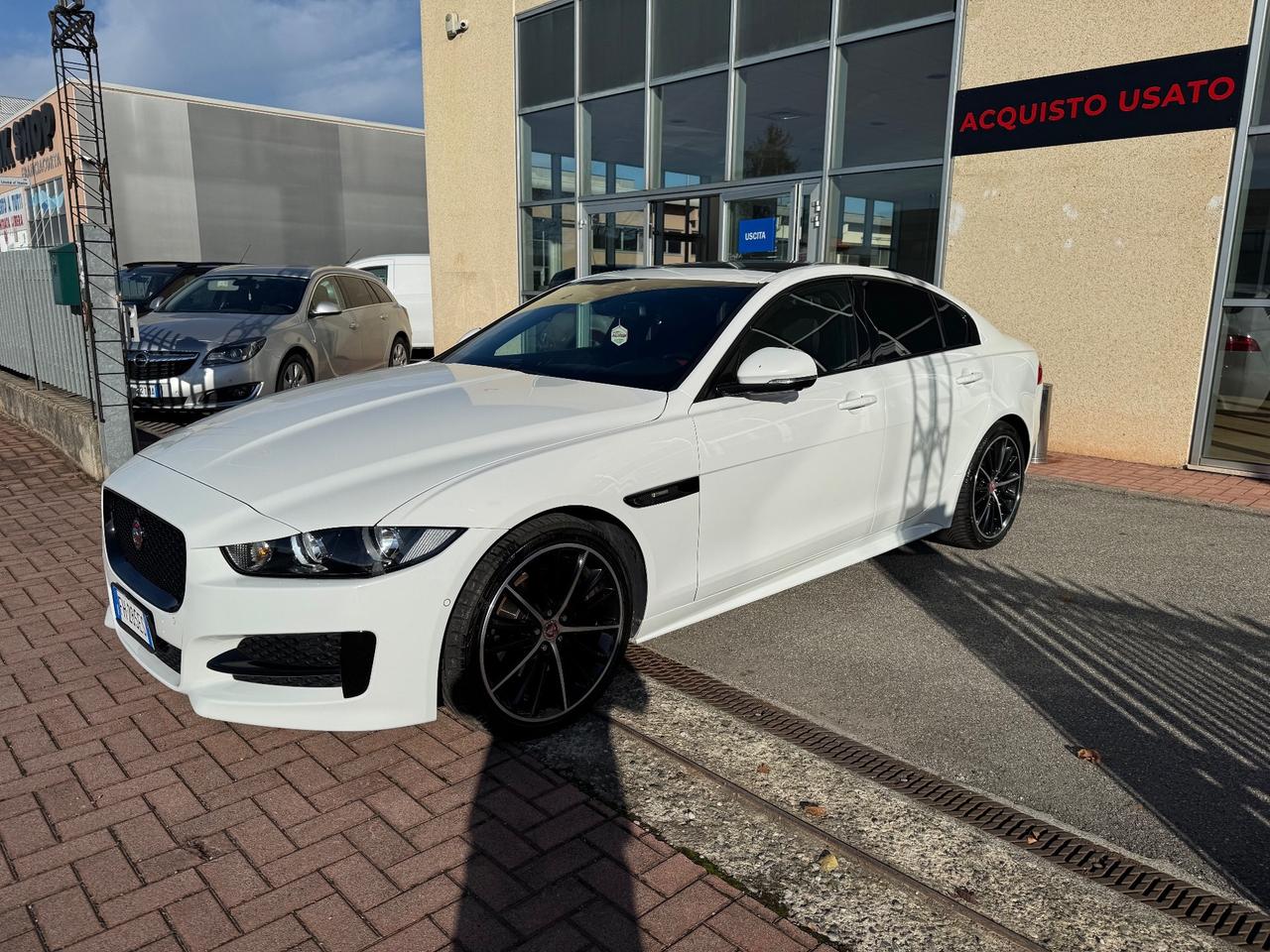 Jaguar XE 2.0 D Turbo R-Sport. Euro 6B