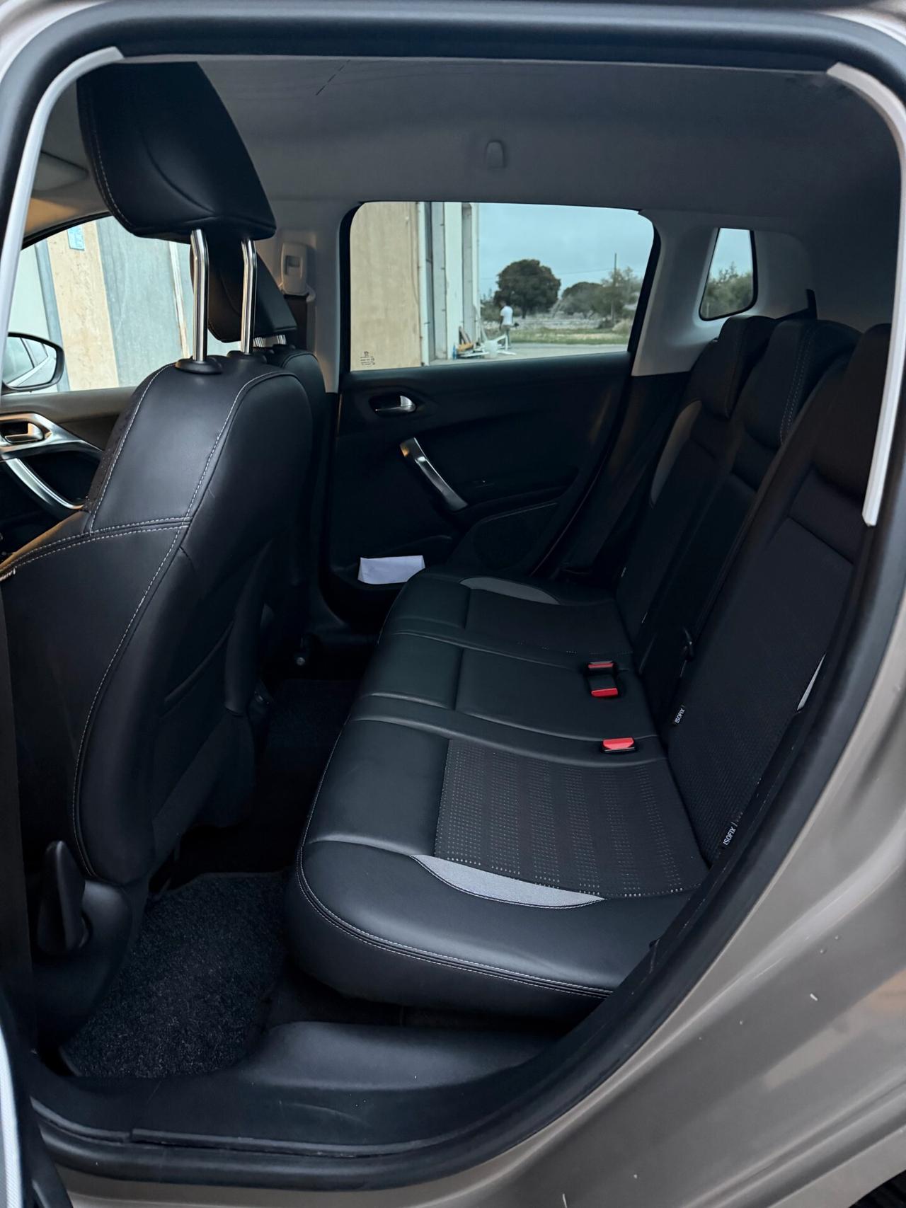 Peugeot 2008 1.6 e-HDi 115 CV Stop&Start Allure