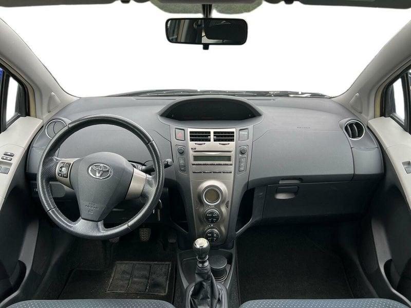 Toyota Yaris Yaris 3p 1.3 dual Sol